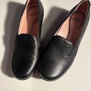 Dansko Woman’s Addy Loafer, leather, matte black, never worn, 8.5/39